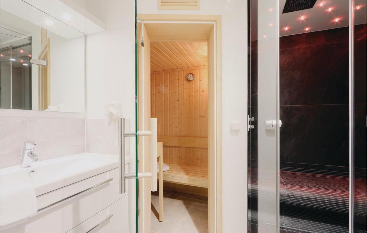 Nice Apartment In Luebeck Travemuende With Sauna Exteriör bild